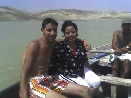 aziz et 3chirto khalissa rakbin fi bateux kantssaraw bato dyal lhob